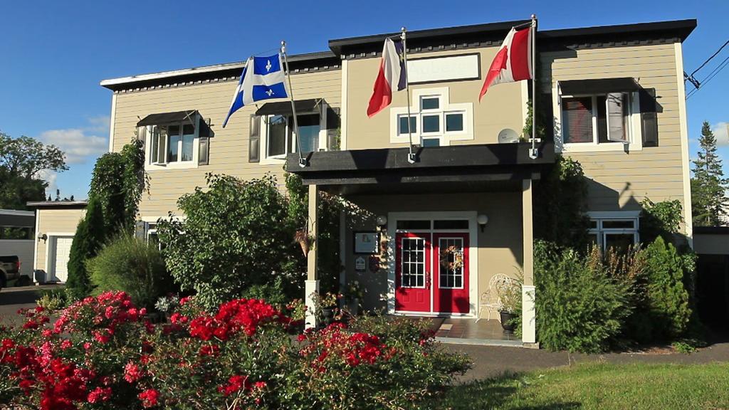 Auberge Sur Le Lac Temiscouata Temiscouata Sur Le Lac Buitenkant foto