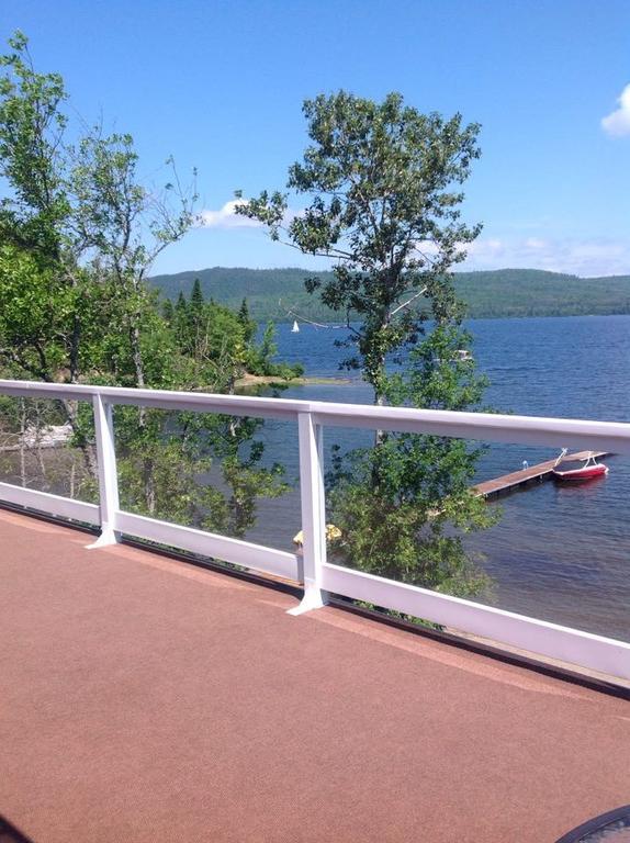 Auberge Sur Le Lac Temiscouata Temiscouata Sur Le Lac Buitenkant foto